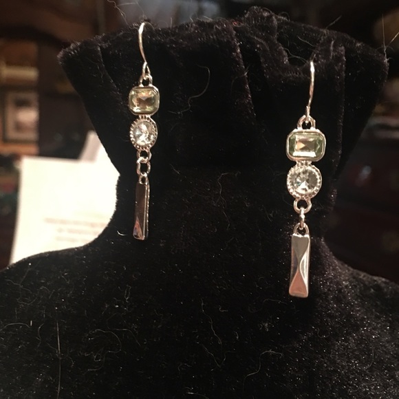 🆕Gorgeous dangle earrings NEW - Picture 1 of 8